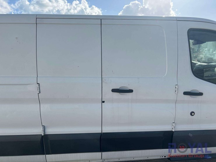2016-ford-transit-image-24