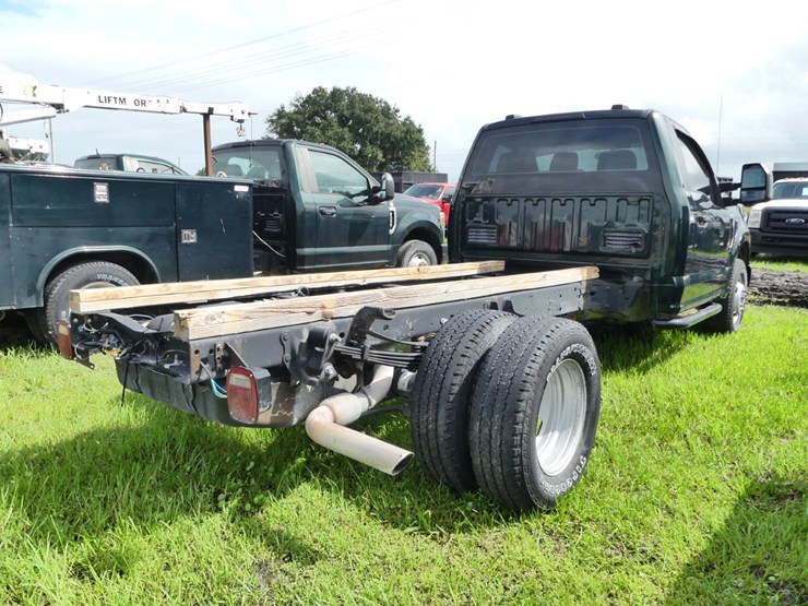 2020-ford-f350-xl-image-3