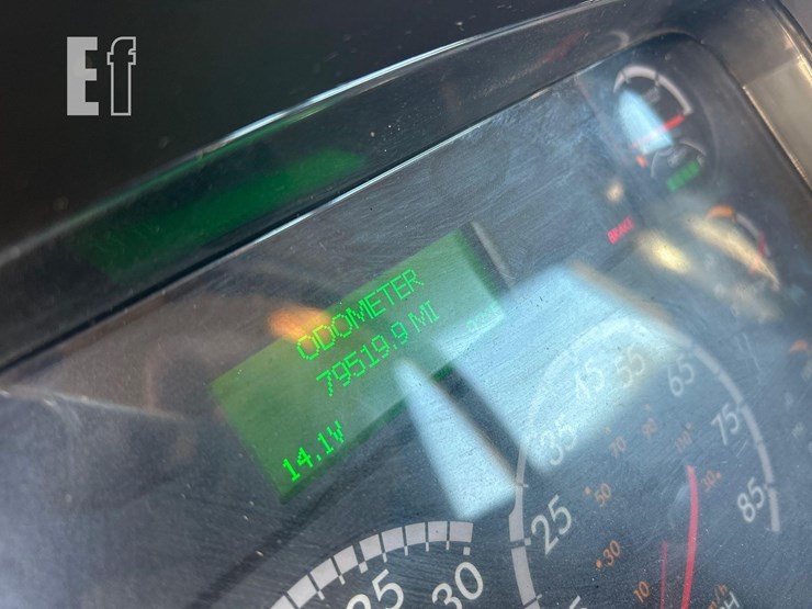 2018-freightliner-business-class-m2-106-image-46