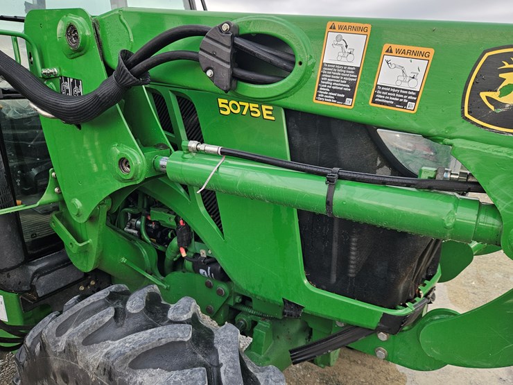 2016-john-deere-5075e-image-22