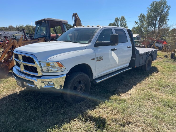 2017-dodge-3500-image-1