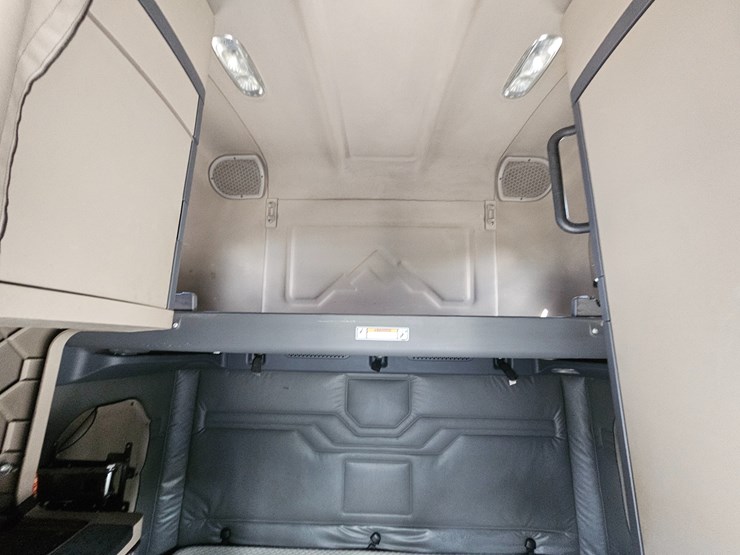 2017-freightliner-cascadia-125-image-66