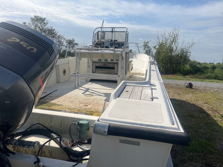 #142-•-boston-whaler-25ft-center-console-boat-with-yamaha-vx-250-engine-image-11