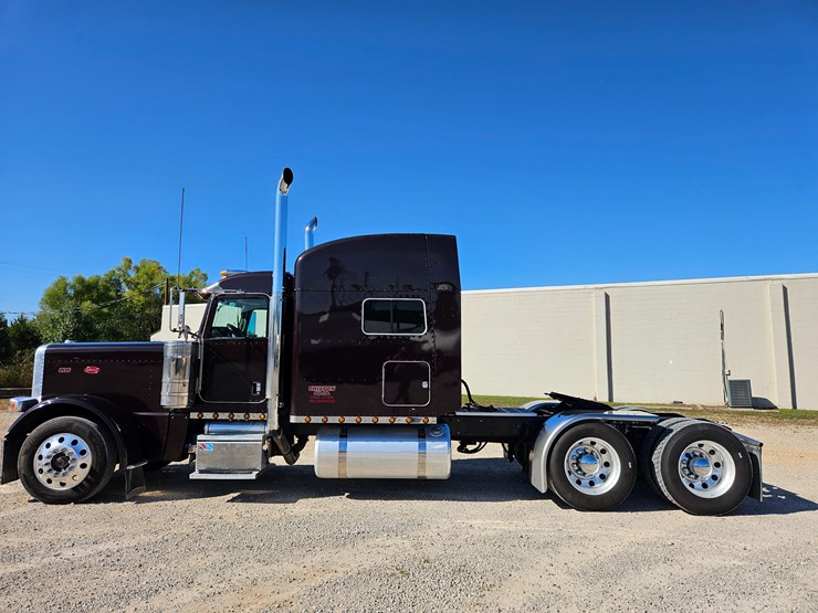 2013-peterbilt-389-image-9