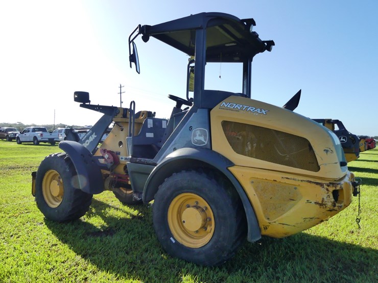 2015-deere-204k-image-4