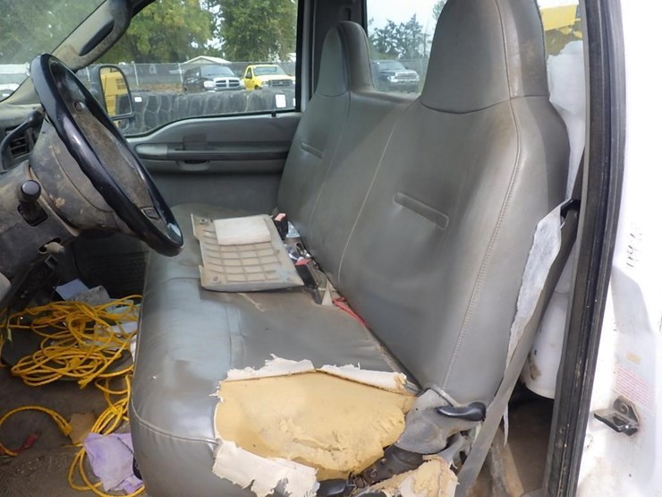 2004-ford-f550-image-16