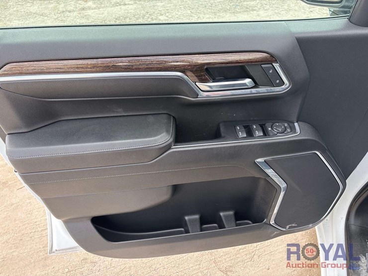 2023-gmc-sierra-1500-image-11