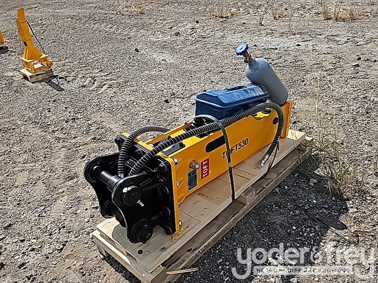 2025-caterpillar-304-image-5