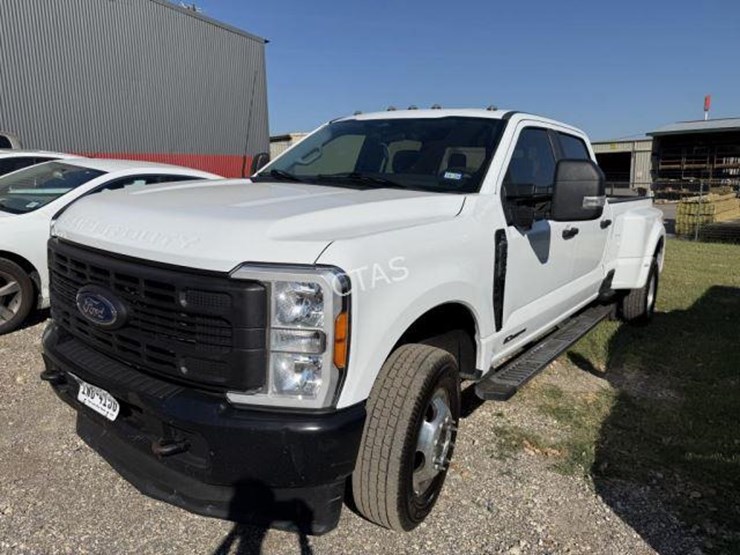 2023-ford-f350-image-1