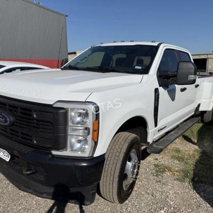 2023 FORD F350