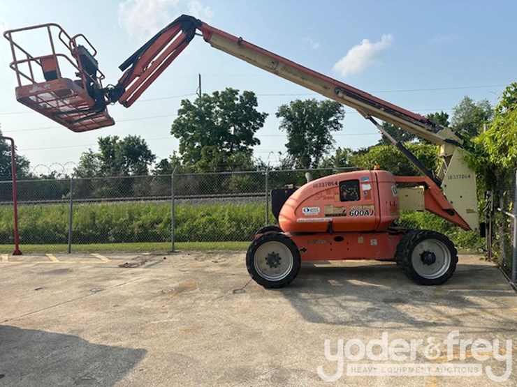 2015-jlg-600aj-image-3
