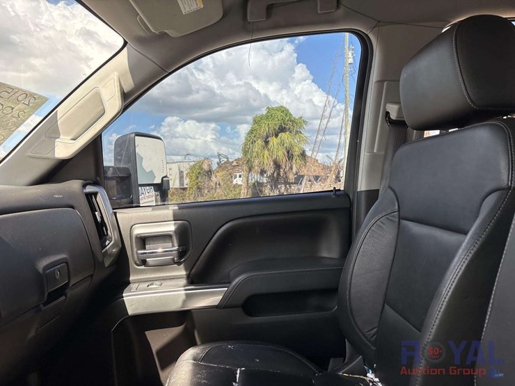 2015-chevrolet-silverado-3500-image-12