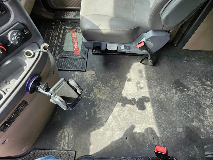 2017-freightliner-cascadia-125-image-68