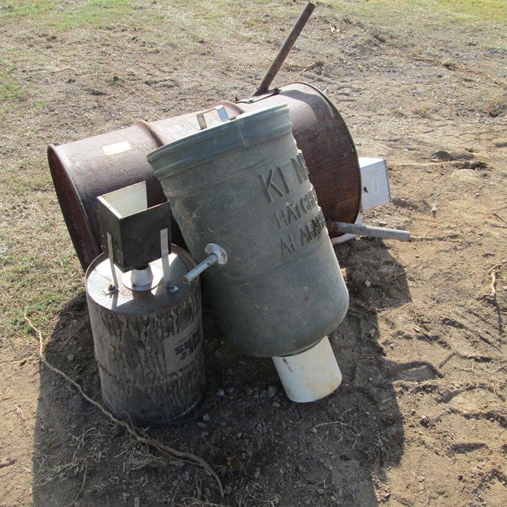 #2039 • Lot of Deer Feeders Inv# 29934