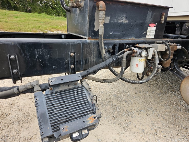 2008-sterling-l9500-image-92
