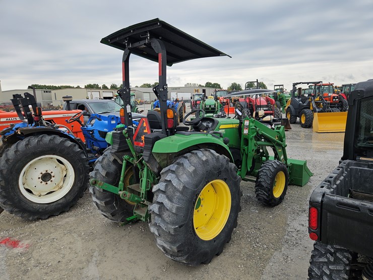 2015-john-deere-4044r-image-18
