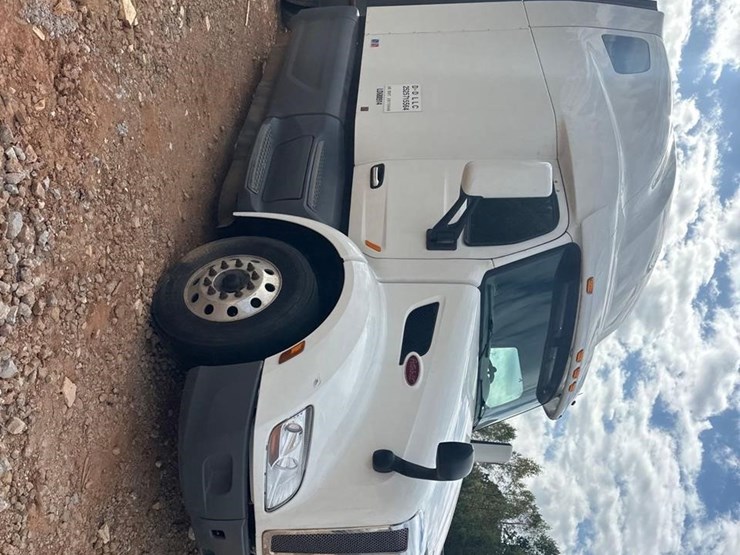 2020-peterbilt-579-image-3