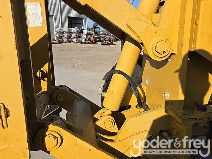 2016-caterpillar-140m3-image-12