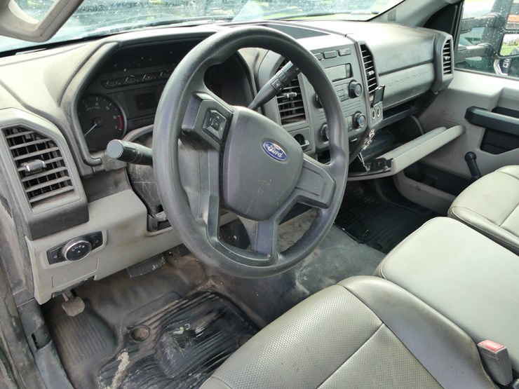 2019-ford-f350-xl-image-11