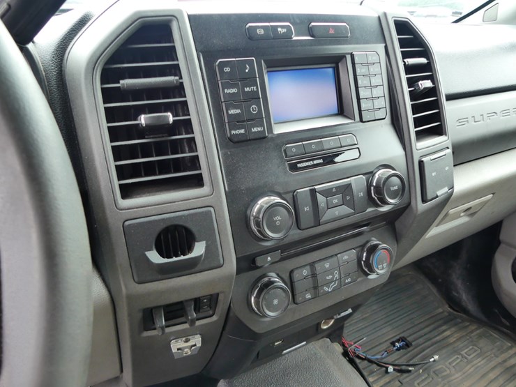2017-ford-f450-xl-image-13