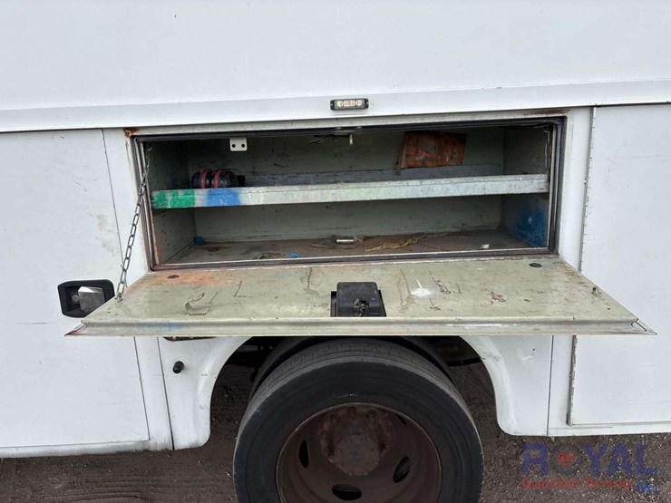 2016-ford-f550-image-21