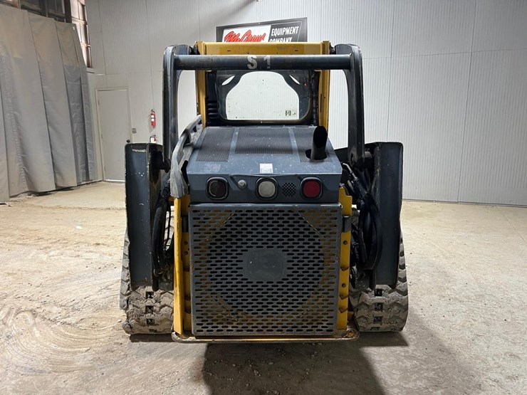 deere-323d-image-4