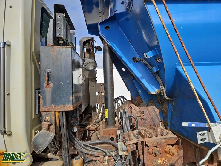 2012-international-workstar-7600-image-28