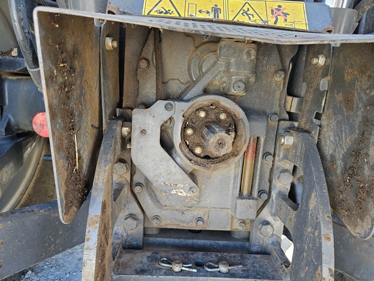 2015-massey-ferguson-4709-image-11