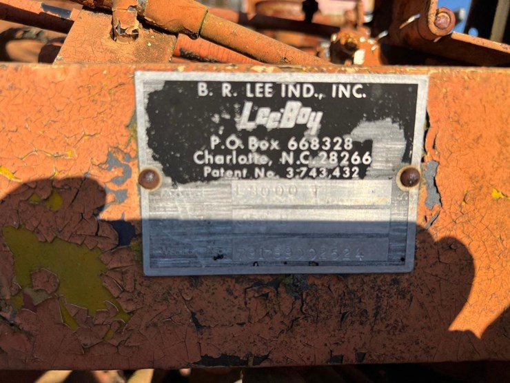 leeboy-8000t-paver-image-24