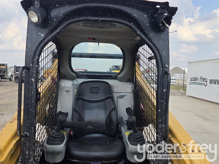 2016-caterpillar-259d-image-43