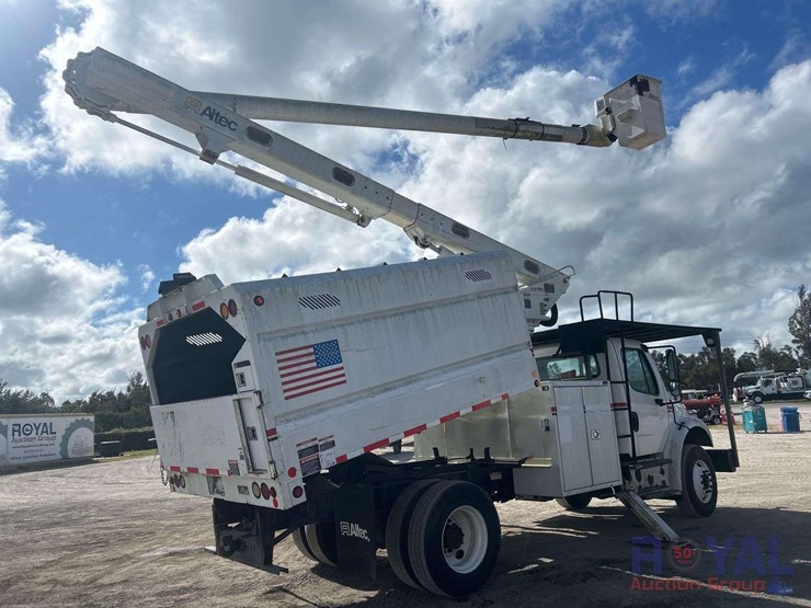2015-freightliner-m2-106-altec-insulated-forestry-bucket-truck-image-4