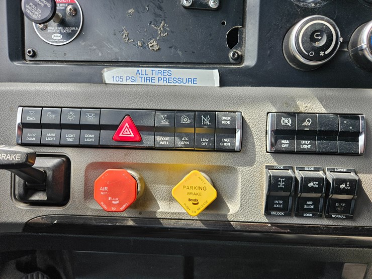 2019-freightliner-cascadia-126-image-59