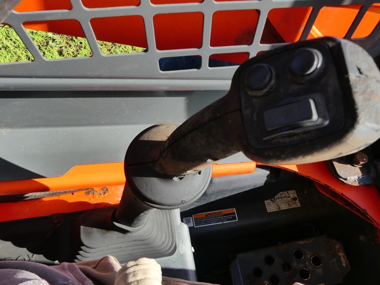 2021-kubota-ssv75-image-13