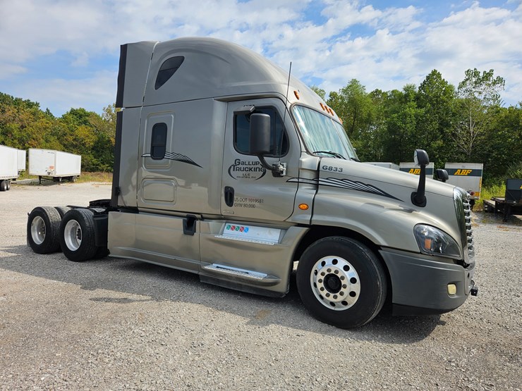 2017-freightliner-cascadia-125-image-25