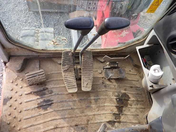 takeuchi-tb240-image-43