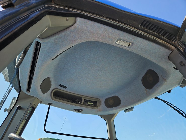 2010-new-holland-tg210-image-12