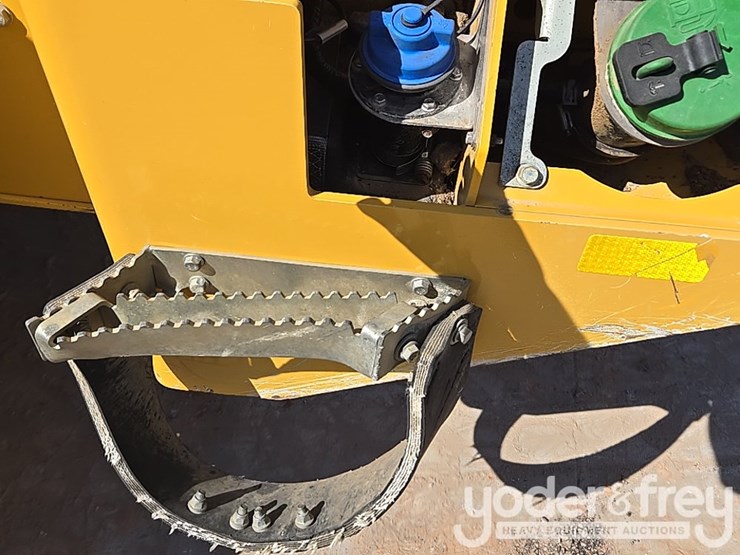 2019-deere-524l-image-43