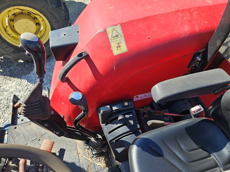 2015-massey-ferguson-4709-image-16