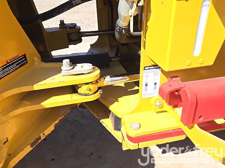2019-deere-524l-image-32