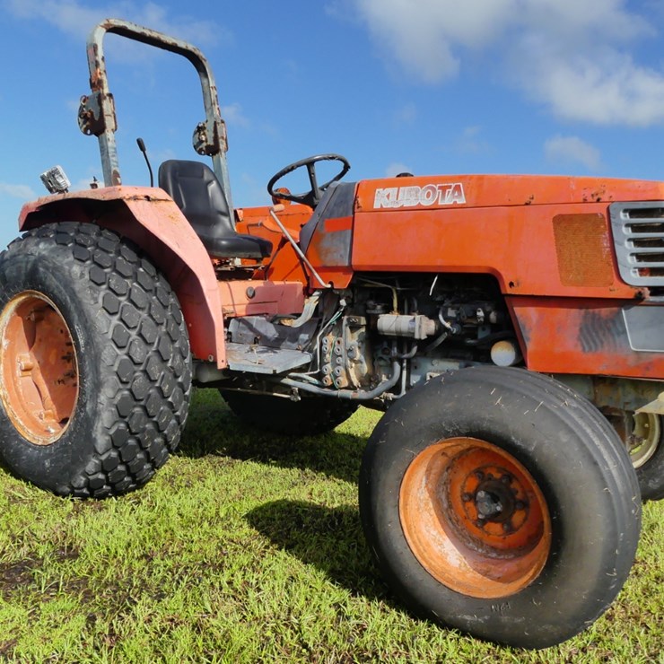 KUBOTA M4900
