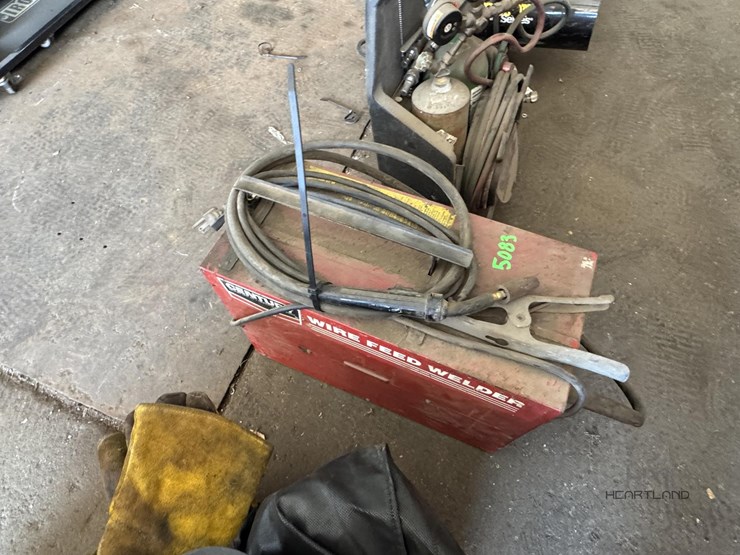 century-100-gasless-wirefeed-welder-120v-century-100-gasless-wirefeed-welder-120v-image-3