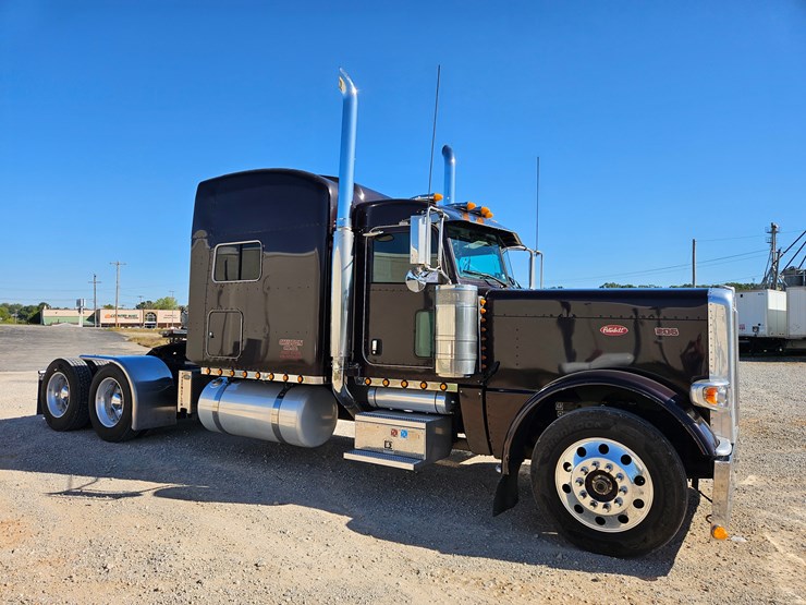 2013-peterbilt-389-image-28