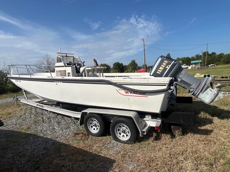 #142-•-boston-whaler-25ft-center-console-boat-with-yamaha-vx-250-engine-image-9