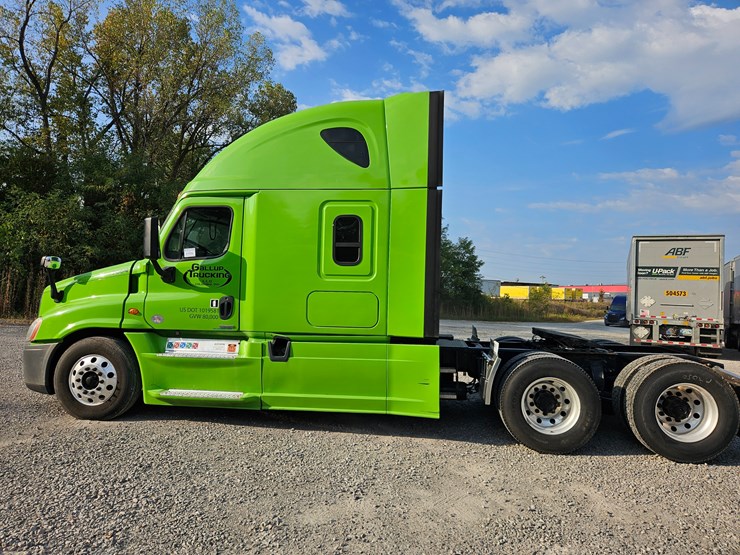 2017-freightliner-cascadia-125-image-7