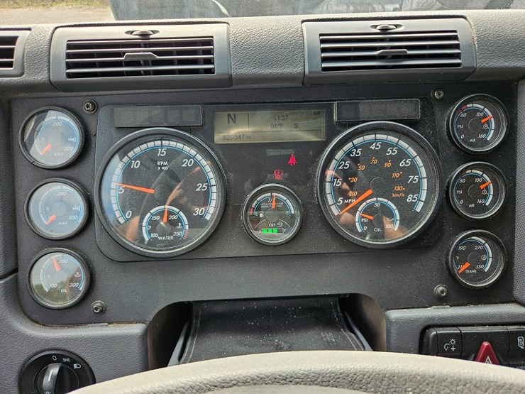 2017-freightliner-cascadia-125-image-62