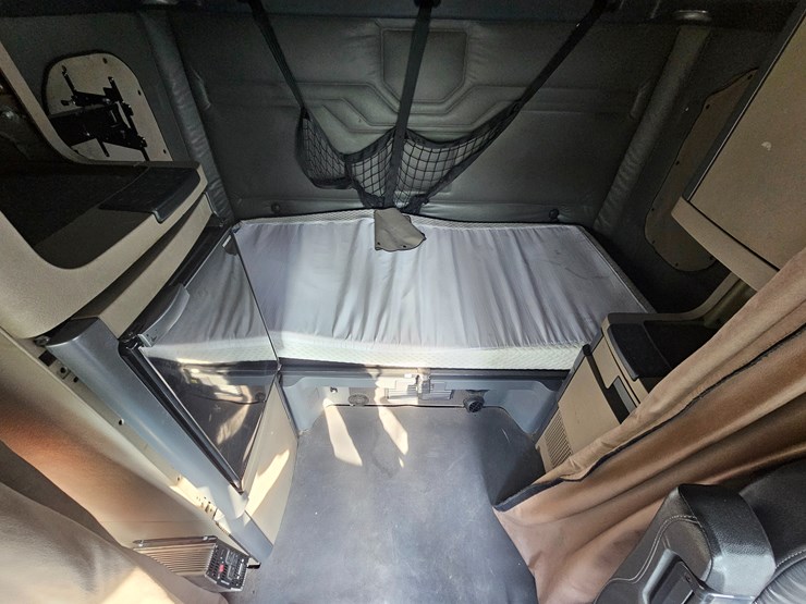 2017-freightliner-cascadia-125-image-63