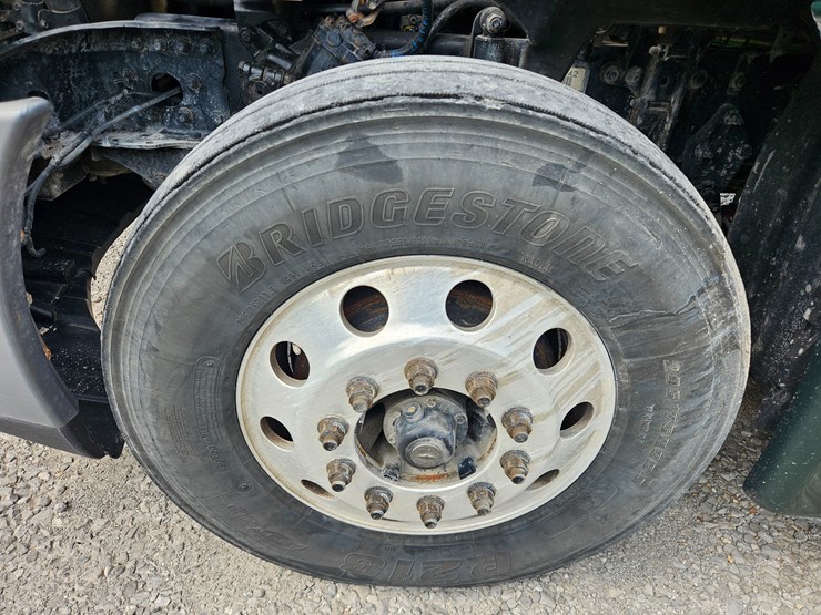 2017-freightliner-cascadia-125-image-97