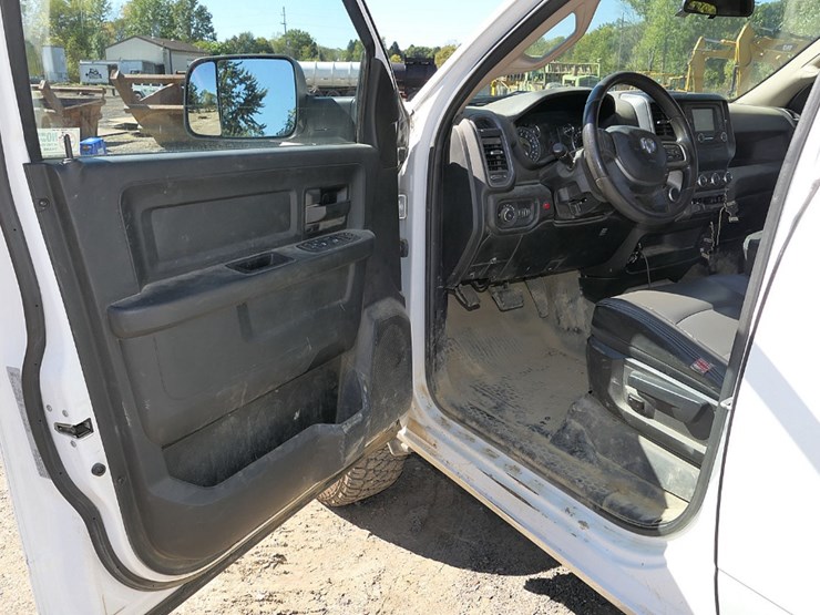 2020-dodge-ram-3500-image-29