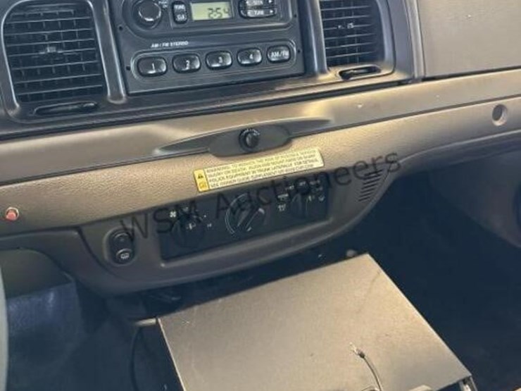 2009-ford-crown-victoria-sdn-image-17