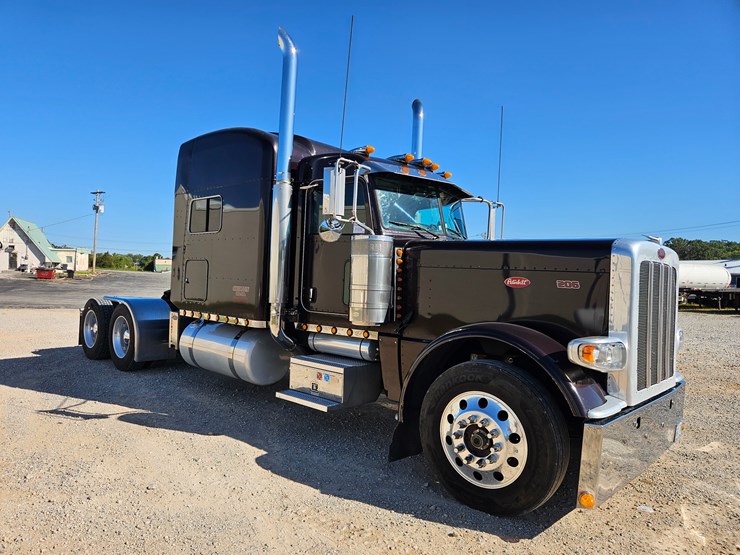 2013-peterbilt-389-image-29